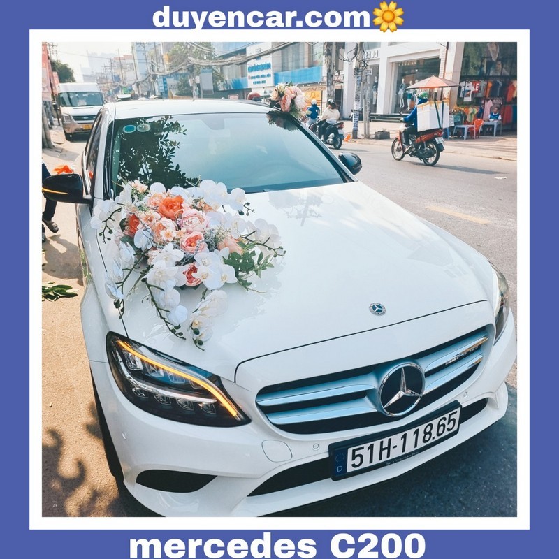 Thuê xe hoa Mercedes C200