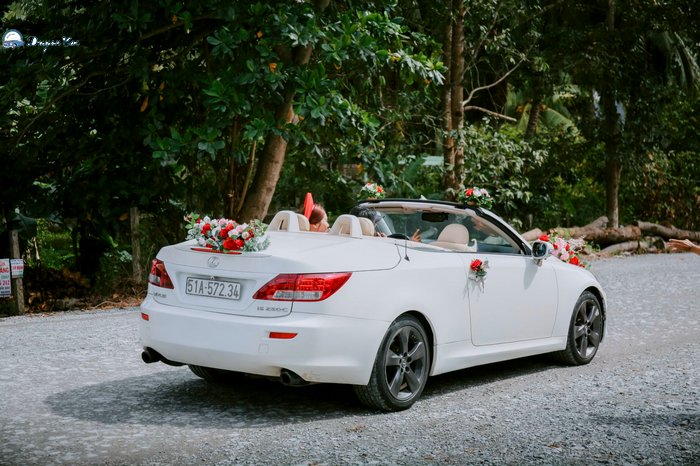 Xe cưới Lexus.